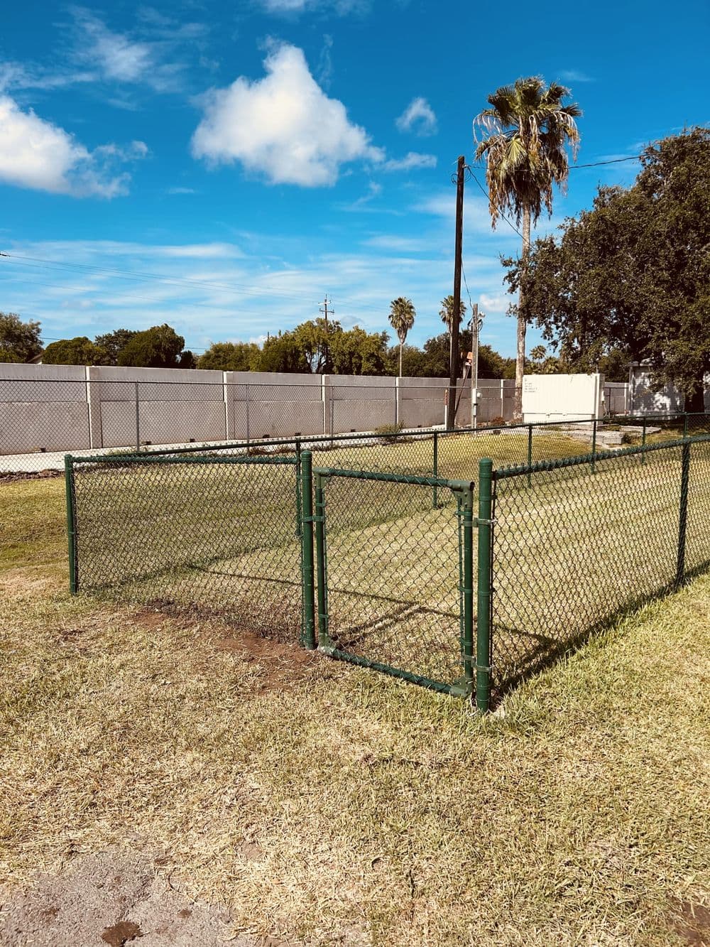 Gallery photos for Chain Link Fence: Image #1